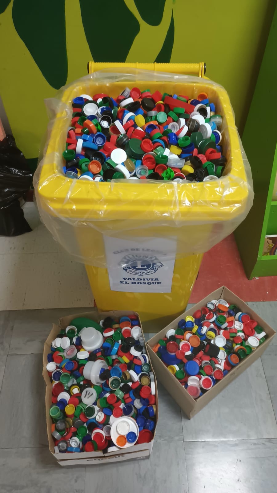 Entrega solidaria: comunidad Windsor aporta con tapitas para una noble causa Entrega solidaria: comunidad Windsor aporta con tapitas para una noble causa