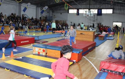 XIX Encuentro «Jugando al Atletismo» reunió a estudiantes de primero básico