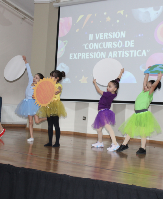 Arte y creatividad protagonizaron premiación inspirada en el universo