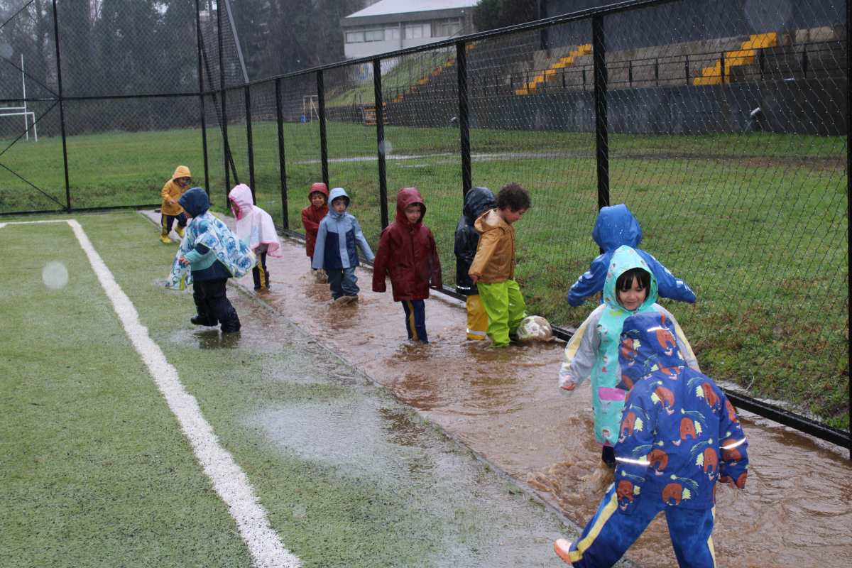 Windsorinos de Educación Parvularia disfrutaron una jornada de juegos bajo la lluvia