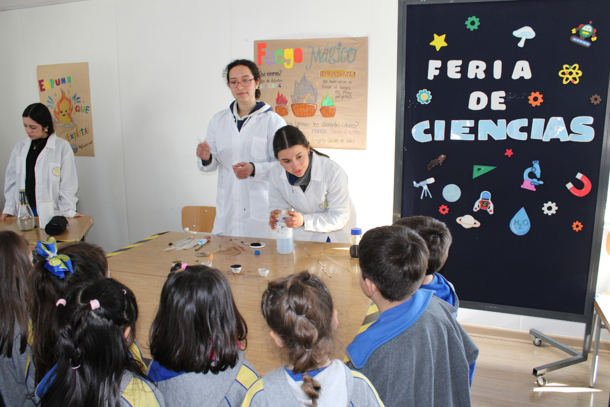 Feria de Ciencias acercó el mundo científico a nuestros windsorinos más pequeños Feria de Ciencias acercó el mundo científico a nuestros windsorinos más pequeños