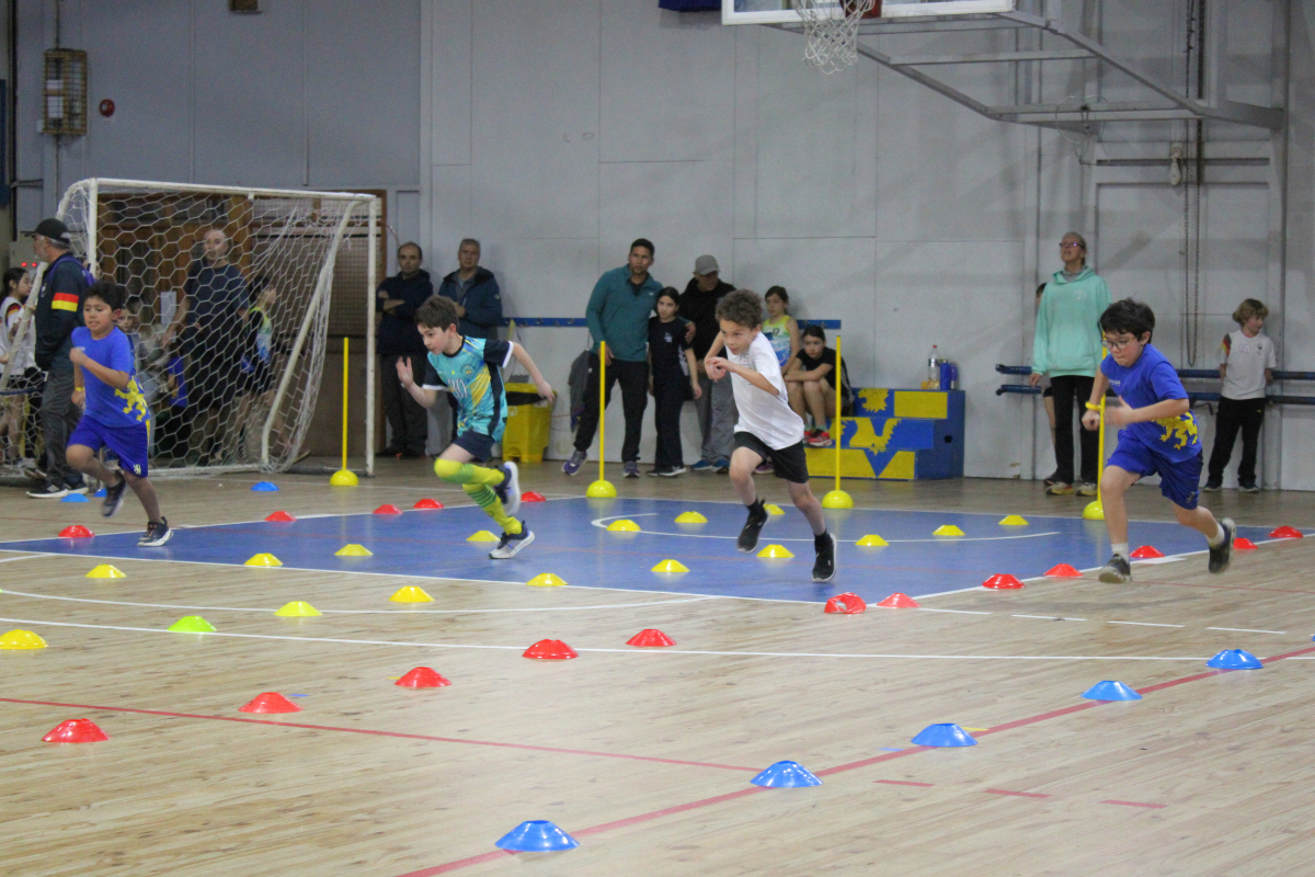 Torneo de Atletismo Indoor reunió a pequeños atletas de cinco establecimientos