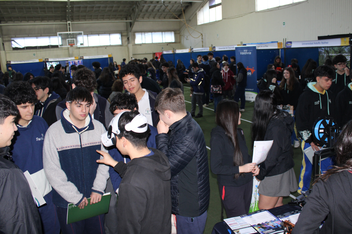 20° Feria de Educación Superior Windsor School reunió a más de dos mil estudiantes de la región 20° Feria de Educación Superior Windsor School reunió a más de dos mil estudiantes de la región